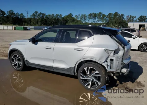2022 Volvo Xc40 T5 R-Design z USA, uszkodzony, nr VIN YV4162UM1N2646524